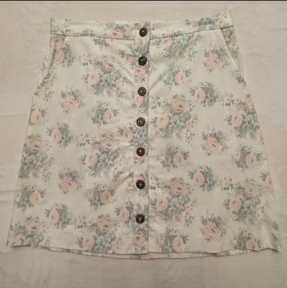 Lily White Floral Skirt with Button Detail - Picture 7 of 8